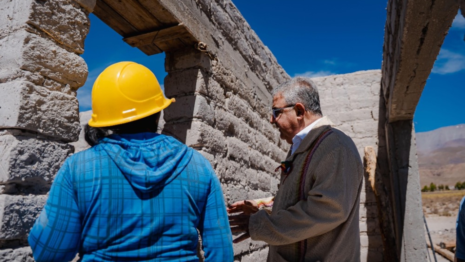 Jalil recorrió Laguna Blanca y supervisó el avance de la reconstrucción tras la tormenta