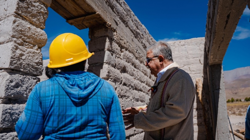 Jalil recorrió Laguna Blanca y supervisó el avance de la reconstrucción tras la tormenta