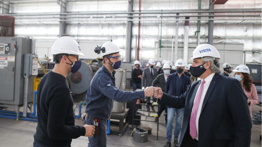El Presidente recorrió una empresa metalúrgica en La Pampa