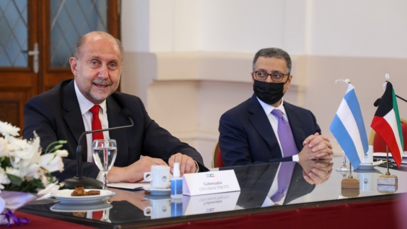 Perotti recibió a una delegación del fondo kuwaití que financiará la primera etapa del acueducto Santa Fe-Córdoba