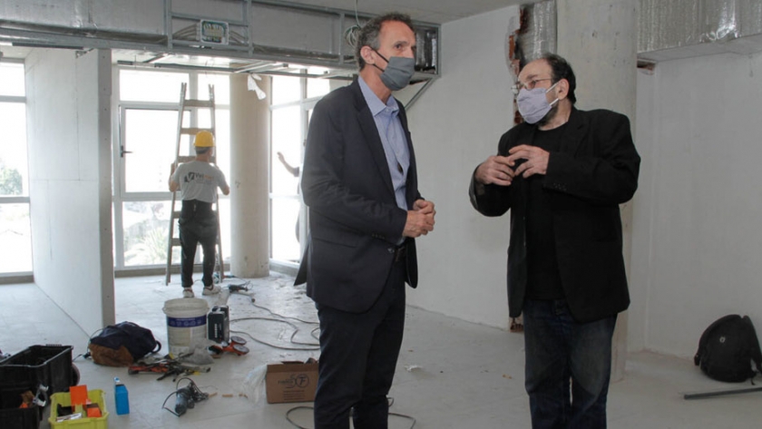 Katopodis recorrió obras en la Facultad de Filosofía y Letras