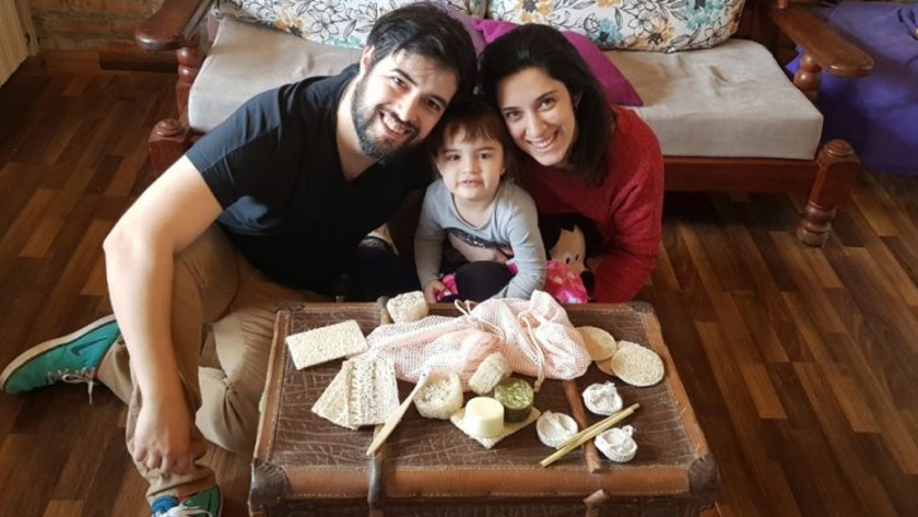 "Aonitem": Un emprendimiento familiar que sueña con erradicar las bolsas de plástico