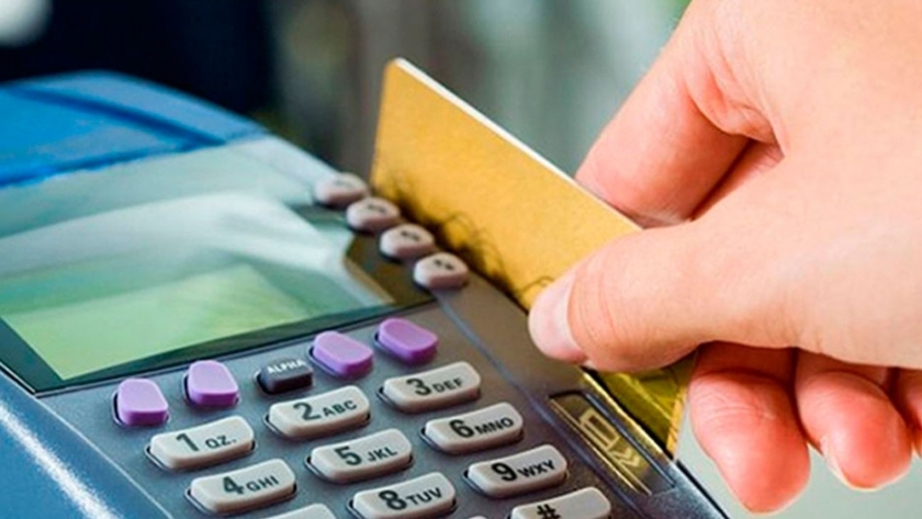 El reintegro por compras con tarjeta alcanzará a más de 7 millones de personas