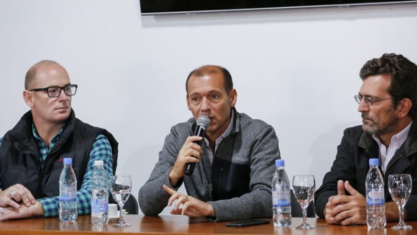 Firmaron un convenio para el nuevo cableado de fibra óptica en Villa El Chocón