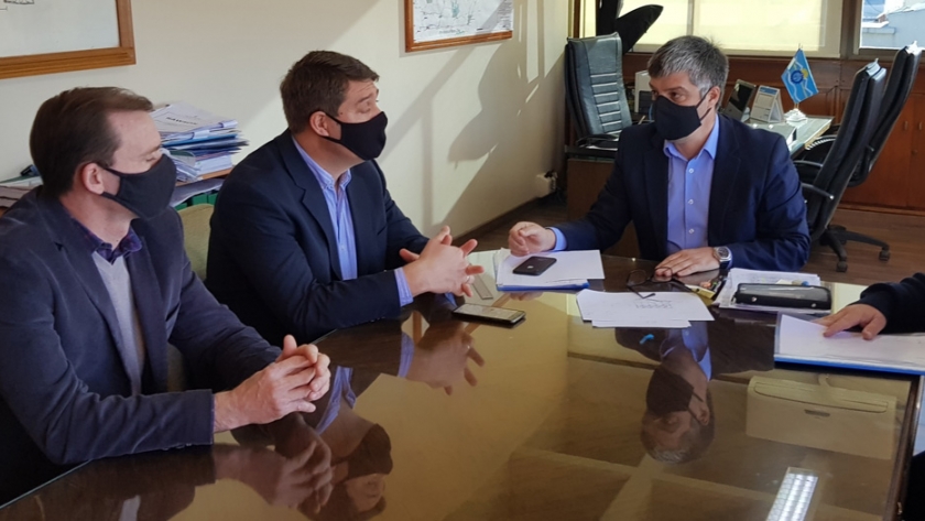El gobierno del Chubut y el municipio de Rawson evalúan las obras que realizarán en la rambla de Playa Unión luego de la marejada