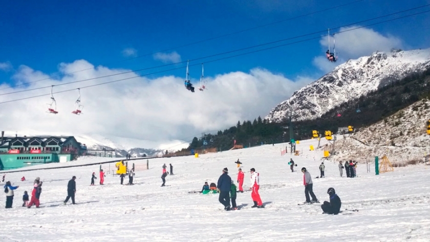 ¿Esquiar en primavera? Promociones para aprovechar la última nieve