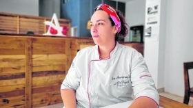 Esta cocinera de Las Grutas creó la primera arrocería de la Patagonia y es un éxito