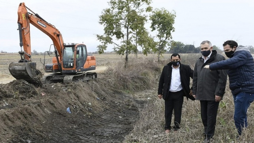 Desarrollan obras hídricas en Simoca para prevenir inundaciones