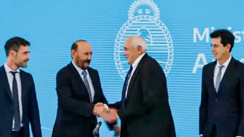 El gobernador Insfrán participó de la firma de cooperación con Israel por el manejo del agua