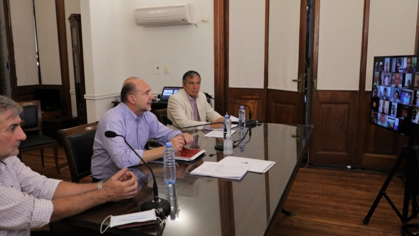 Perotti mantuvo una videoconferencia con gremios de toda la provincia