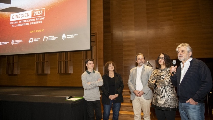 Filmus participó de la segunda jornada del festival internacional de cine científico