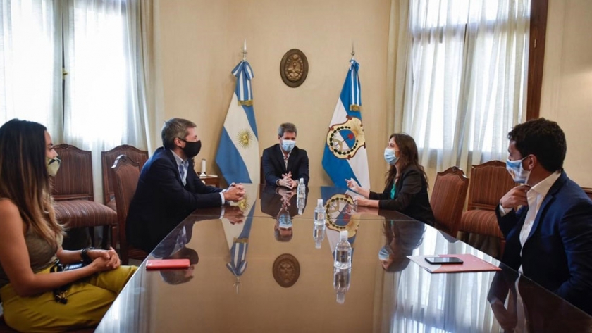 Lammens firmó convenios y recorrió obras en San Juan