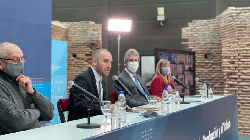 El Gobierno, empresarios y trabajadores coincidieron en avanzar en un plan de trabajo conjunto para fortalecer y potenciar el desarrollo de la industria nacional