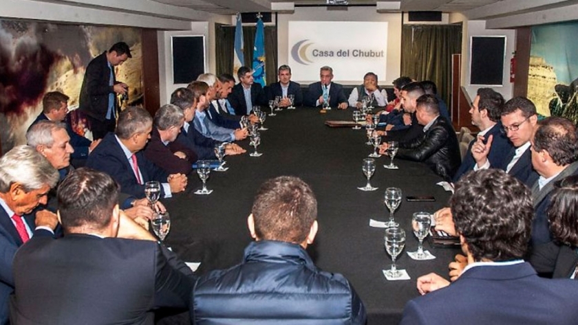 Chubut: Arcioni fijó acuerdos con empresas petroleras