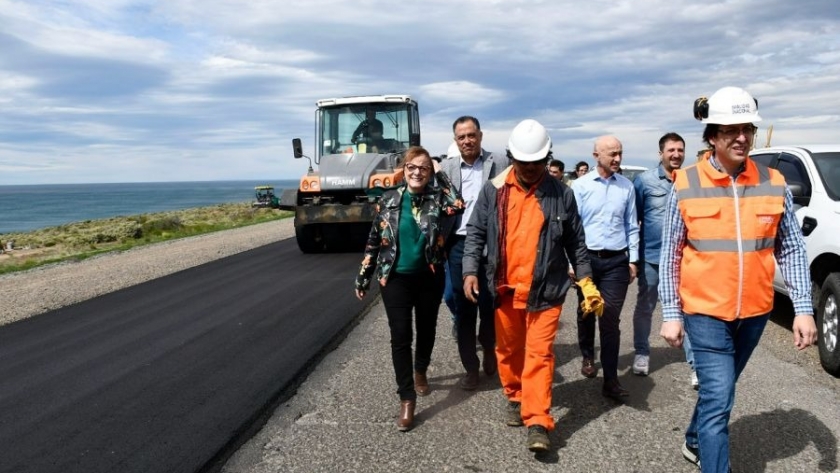 Alicia recorrió la obra de la nueva autovía Caleta Olivia -Comodoro Rivadavia