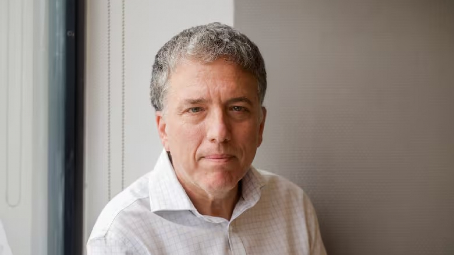 Dujovne proyecta una inflación cercana al 30% en 2026 y advierte sobre salarios rezagados