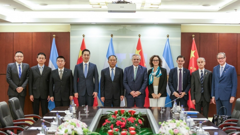 Alberto Fernandez se reunió con autoridades de una empresa china que desarrolla proyectos de extracción de litio en Salta