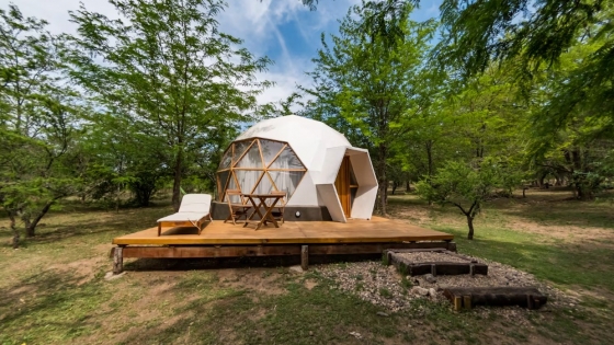 Lujo y naturaleza en armonía: el glamping como pilar del turismo sostenible en Córdoba