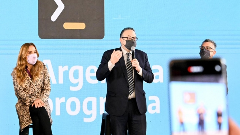 Kulfas a los jóvenes: “En la industria del software hay 9.000 puestos de trabajo esperándolos”