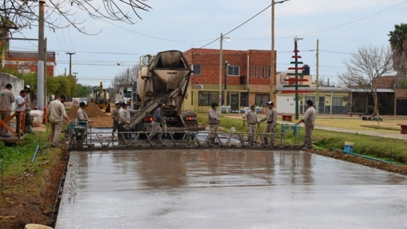 La Provincia agrega dos nuevos frentes de pavimentación en los barrios Arazaty y Ayuda Mutua