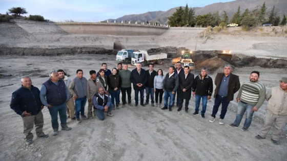 Jaldo recorrió obras en un embalse y de viviendas en Amaicha del Valle