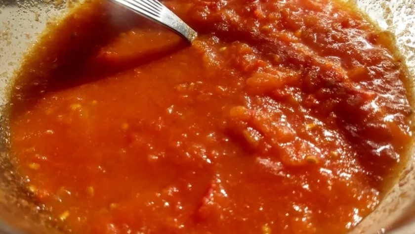 Alerta por tomate triturado contaminado: suspenden entrega en módulos escolares