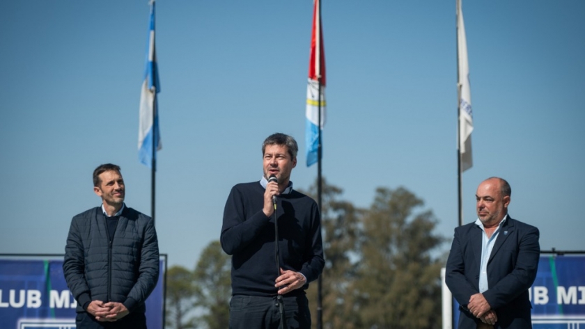 Lammens inauguró un polideportivo en Pérez, Santa Fe