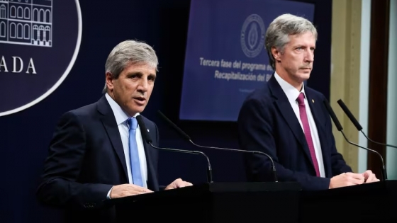 El Gobierno se aferra a su estrategia cambiaria mientras crecen las críticas por la falta de reservas