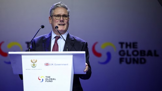 Reino Unido impulsa un presupuesto con alza de impuestos y nuevos apoyos sociales en medio de tensiones internas