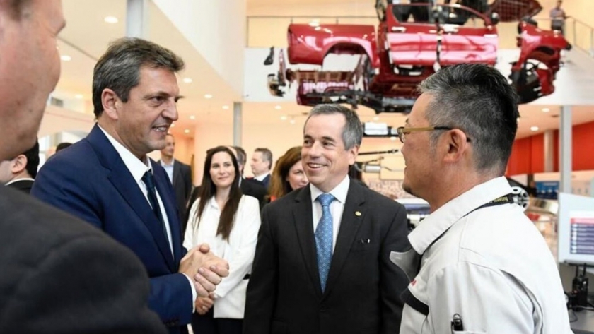 El Gobierno Nacional impulsa exportaciones automotrices en acuerdo con empresas y trabajadores