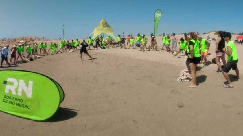 Caminatas en el mar, una propuesta saludable en la costa rionegrina