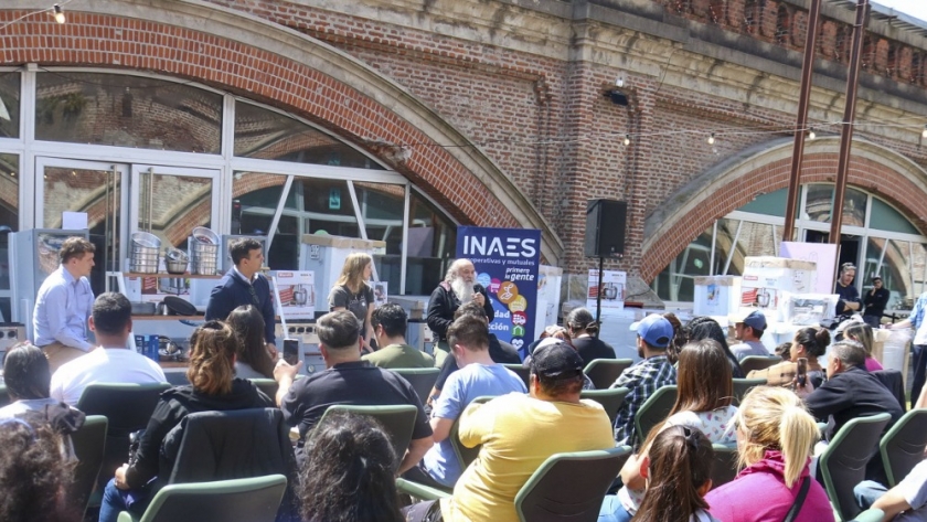 “Manos a la Obra” hizo entrega de maquinarias, herramientas e insumos a cooperativas gastronómicas