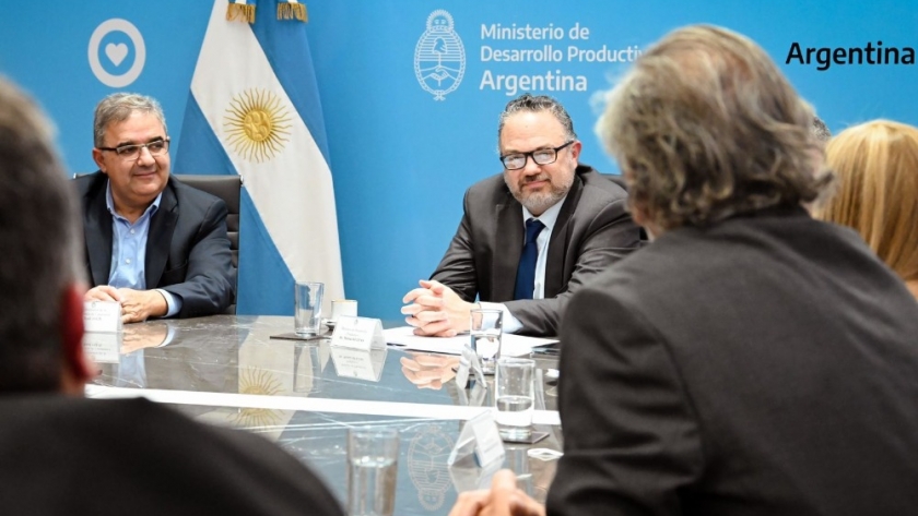El ministro Kulfas, junto al gobernador Jalil, anunciaron la radicación en Catamarca de cuatro fábricas de confección