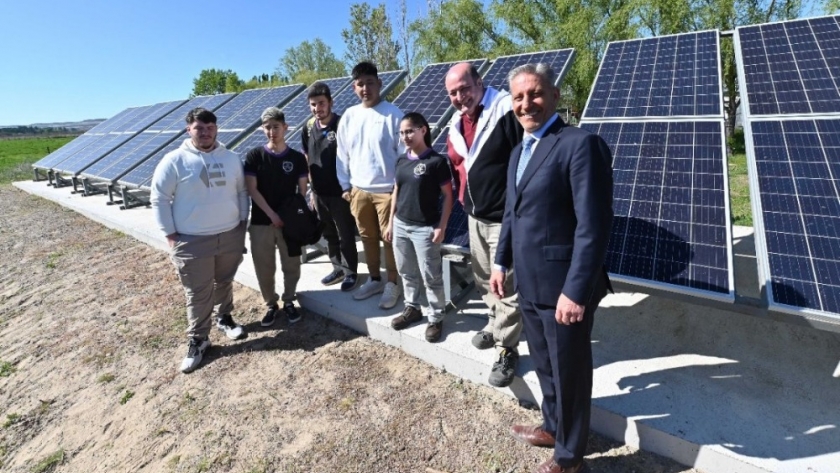 Arcioni inauguró el primer Parque Solar de Chubut junto a la comunidad educativa de la Escuela Agrotécnica Nº 733 “Benito Owen” de Gaiman