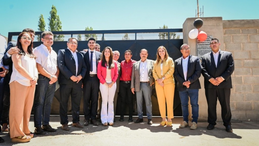 El gobernador Ricardo Quintela inauguró el ansiado cierre perimetral de las instalaciones del Club Chacarita