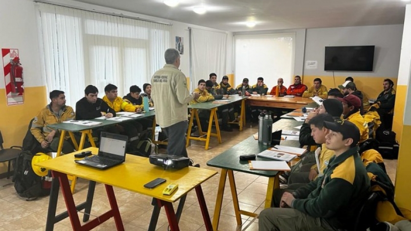 El ministerio de Ambiente y Desarrollo Sostenible inició el curso para jefe de cuadrilla en la Patagonia