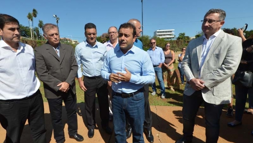 El gobierno de la provincia entregó maquinarias a municipios