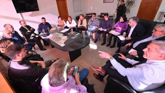 Arcioni se reunió con jefes comunales para avanzar en las prioridades de cada localidad