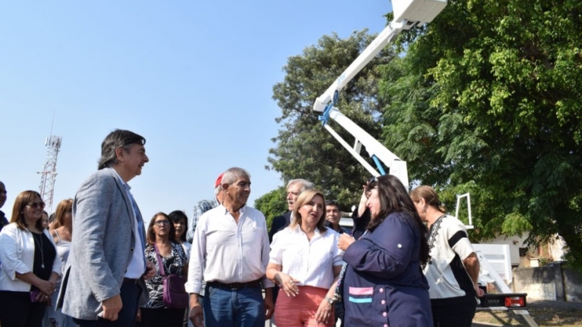 Nuevo camión con grúa para Parques y Paseos