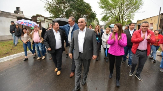 Manzur inauguró obras de pavimentación en el barrio Soeme de Las Talitas