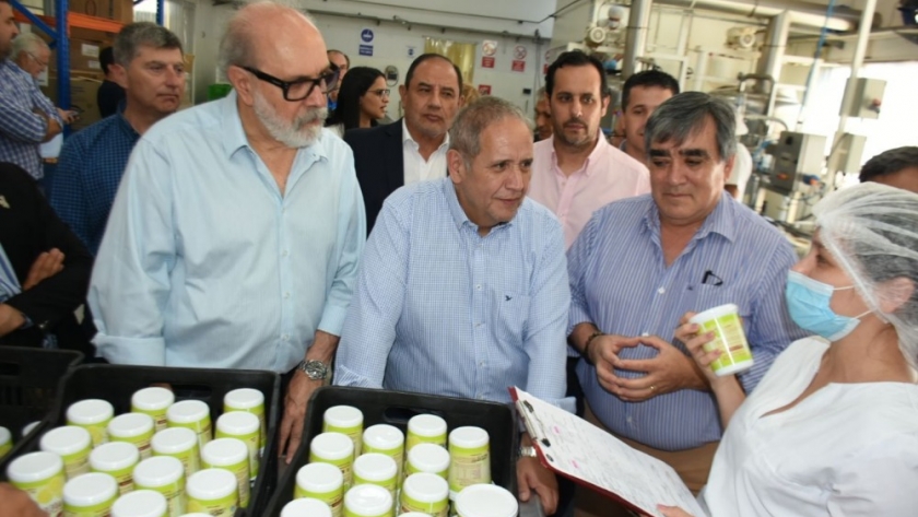 El ministro Ibáñez recorrió el Parque Industrial con autoridades de La Bancaria