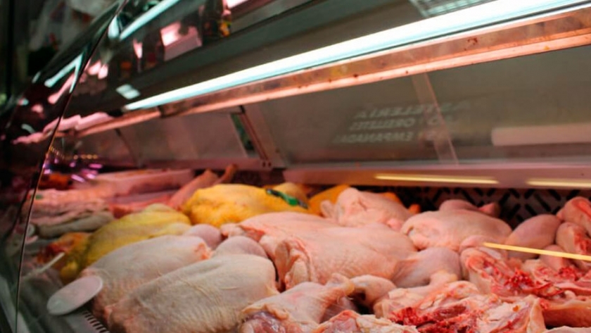 Brechas de precios: en un extremo, pera y naranja, y, en el otro, el pollo