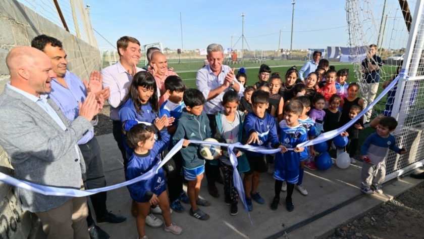 Arcioni inauguró importantes obras en el Club Social y Deportivo Roca de Rawson