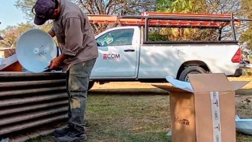 Ecom instaló torres para garantizar conectividad educativa en el sudoeste provincial