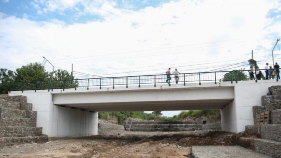 Manzur habilitó el puente sobre el arroyo Nueva Esperanza