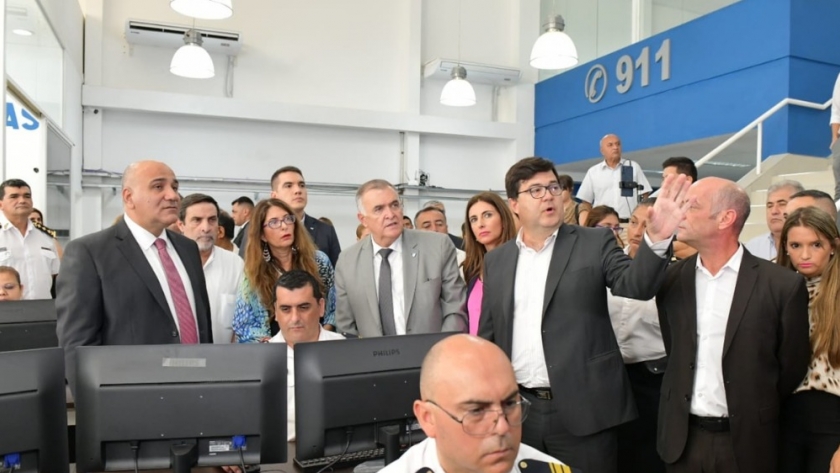 Jaldo y Manzur supervisaron el nuevo Centro de Visualización y Monitoreo del 911
