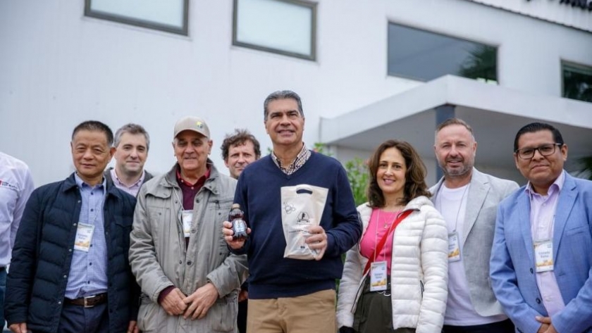 Capitanich visitó la planta de mieles del Chaco: “seguimos impulsando inversiones para promover la exportación”