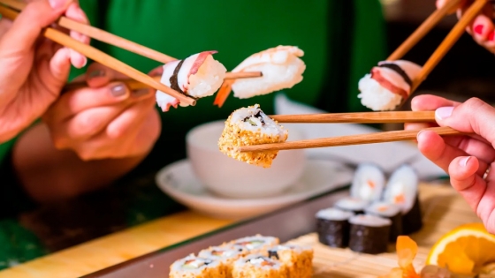 Un viaje culinario a través de la tradición y la innovación del sushi