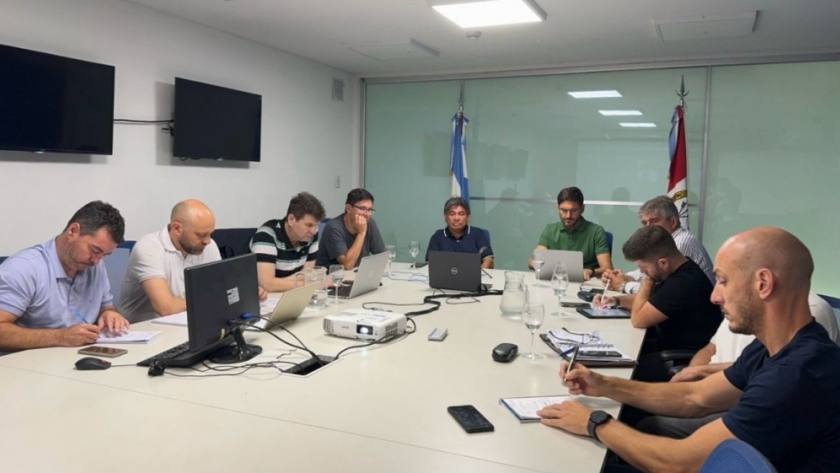 Pullaro encabezó una reunión de coordinación de acciones por la emergencia hídrica