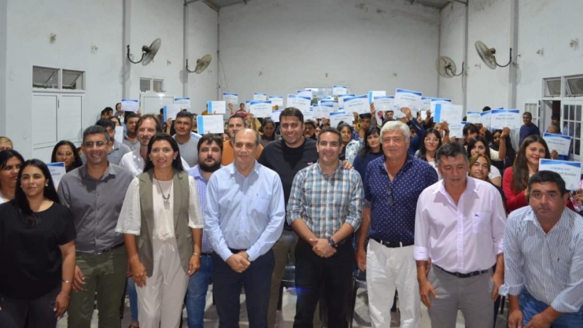 El Ministerio de Producción hizo entrega de certificados de cursos y talleres